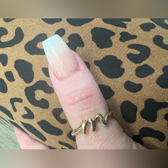 James Avery 14KT Yellow Gold Script Initial Ring - Size 8 - Picture 4 of 4